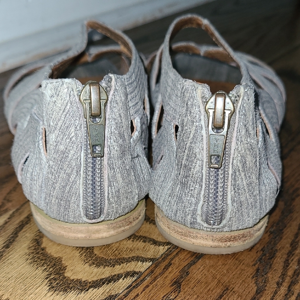 Women's Strappy Metallic Gray Sandals - Picture 4 of 12